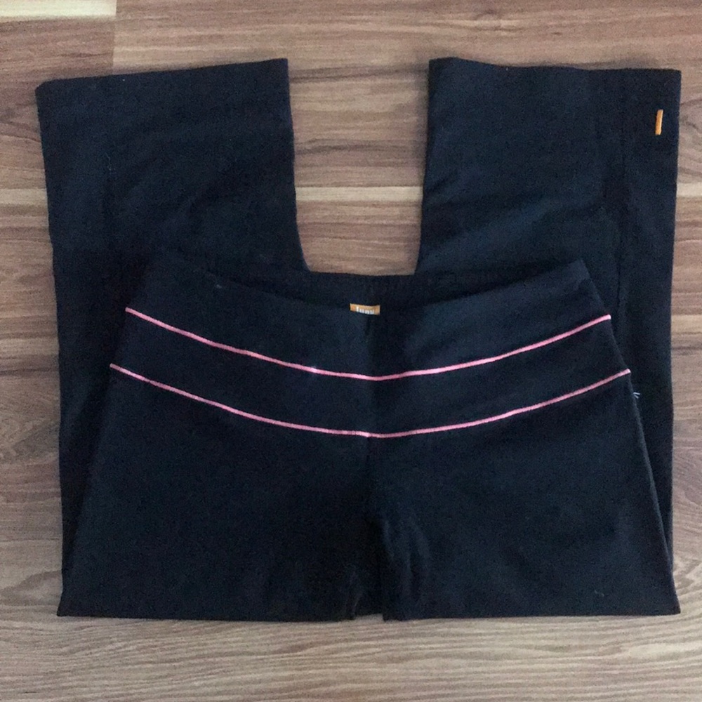 Lucy cropped & flared athletic pants - Picture 1 of 3
